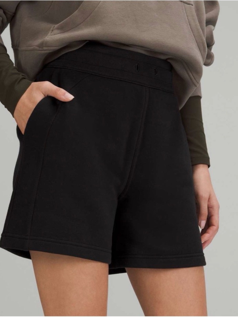 Lululemon Scuba High-Rise Short 5" - Picture 2 of 6
